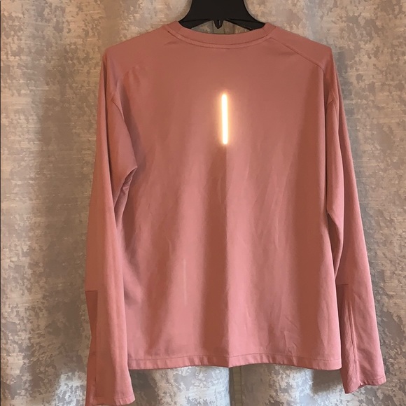 Nike Top - Picture 6 of 6